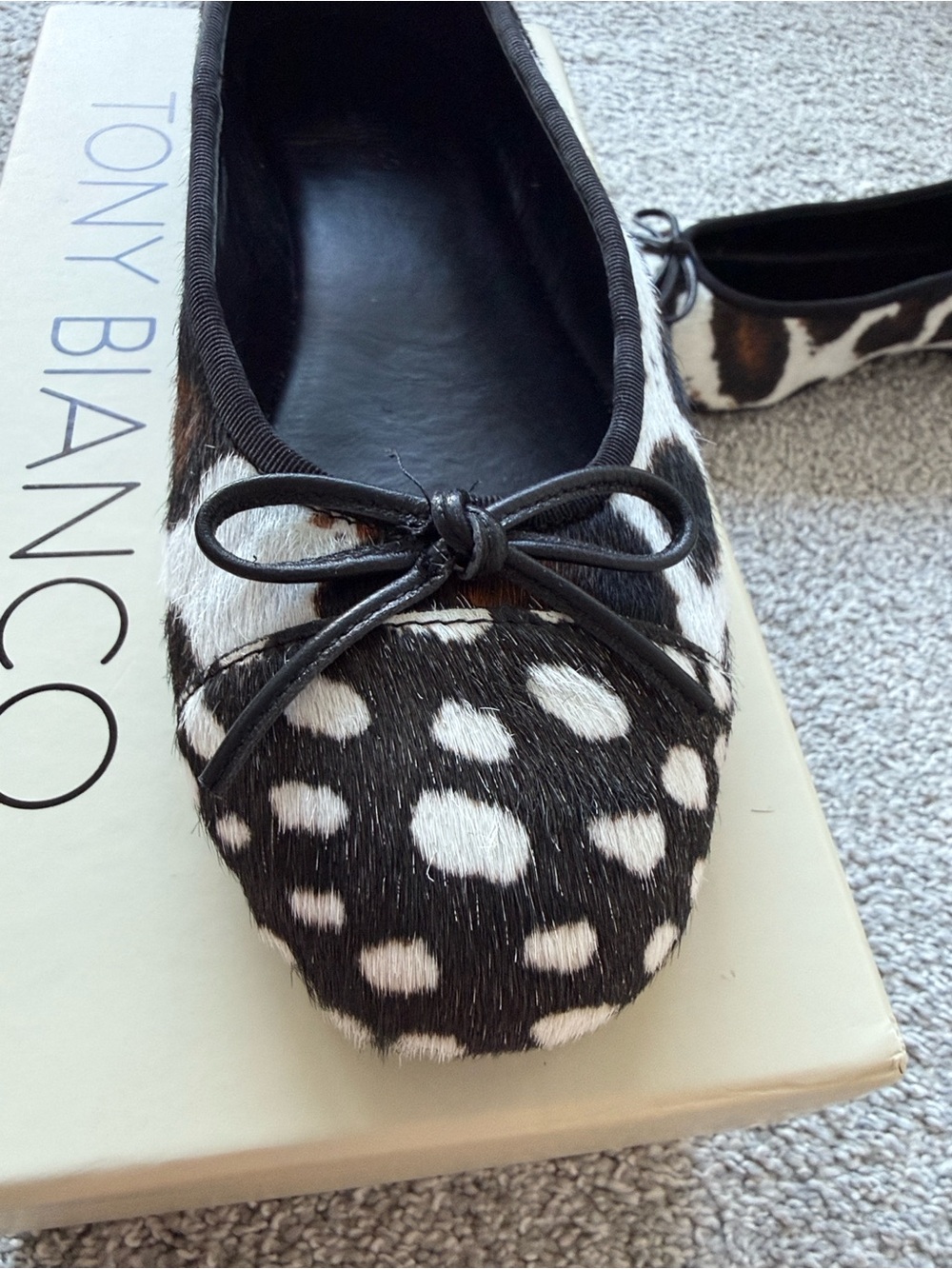 Tony Bianco Robyn Ballet Flats in Snow Leopard/Black Speckle faux fur, size 7 - Picture 3 of 5